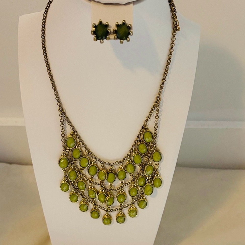 Elegant Green and Gold Jewelry Set